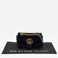 مملوكة مسبقًا Gucci Black Matelassé Velvet Mini GG Marmont Shoulder Bag