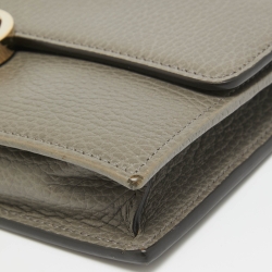 مملوكة مسبقًا Gucci Grey Leather Interlocking G Wallet On Chain