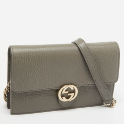 مملوكة مسبقًا Gucci Grey Leather Interlocking G Wallet On Chain