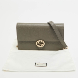 مملوكة مسبقًا Gucci Grey Leather Interlocking G Wallet On Chain