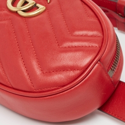 مملوكة مسبقًا Gucci Red Matelassé Leather GG Marmont Belt Bag