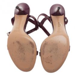 مملوكة مسبقًا Gucci Purple Patent Chain Link T Strap Sandals Size 36