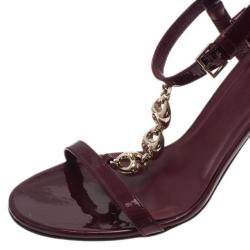 مملوكة مسبقًا Gucci Purple Patent Chain Link T Strap Sandals Size 36