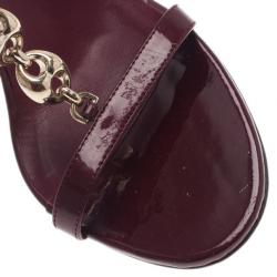 مملوكة مسبقًا Gucci Purple Patent Chain Link T Strap Sandals Size 36