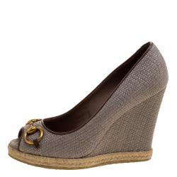 Pre Owned Gucci Maple Brown Straw Charlotte Horsebit Wedge Pumps Size 39.5