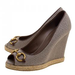 Pre Owned Gucci Maple Brown Straw Charlotte Horsebit Wedge Pumps Size 39.5