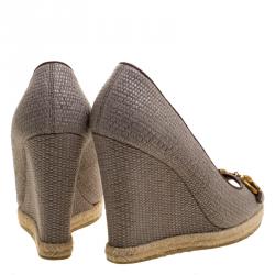 Pre Owned Gucci Maple Brown Straw Charlotte Horsebit Wedge Pumps Size 39.5