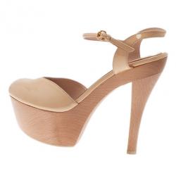 مملوكة مسبقًا Gucci Nude Patent Leather Ankle Strap Platform Sandals Size 39.5