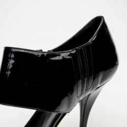 مملوكة مسبقًا Gucci Black Patent 'Drew' Sandals Size 40