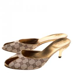 مملوكة مسبقًا حذاء غوتشي مقدمة مفتوحة كعب مرصع كانفاس GG بيج مقاس 39