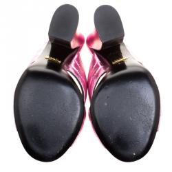 مملوكة مسبقًا صندل سلايد غوتشي سيليفيا جلد وردي ميتاليك كروس مقاس 38.5