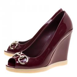 Pre Owned Gucci Cherry Red Patent Leather Horsebit Peep Toe Wedge Pumps Size 38.5