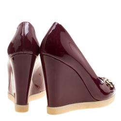 Pre Owned Gucci Cherry Red Patent Leather Horsebit Peep Toe Wedge Pumps Size 38.5