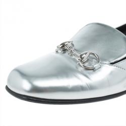 مملوكة مسبقًا Gucci Silver Metallic Leather Horsebit Loafers Size 37.5
