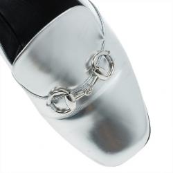 مملوكة مسبقًا Gucci Silver Metallic Leather Horsebit Loafers Size 37.5