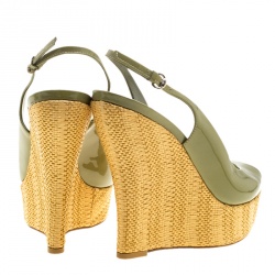 مملوكة مسبقًا Gucci Green Patent Leather Strafish Raffia Wedge Slingback Platform Sandals Size 39