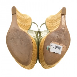 مملوكة مسبقًا Gucci Green Patent Leather Strafish Raffia Wedge Slingback Platform Sandals Size 39