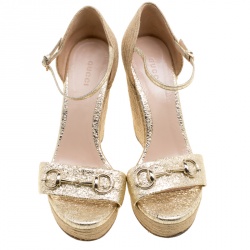 Pre Owned Gucci Gold Crackled Leather Carolina Horsebit Espadrille Wedge Sandals Size 38.5