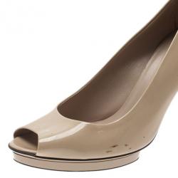 Pre Owned Gucci Beige Patent Bamboo Heel Peep Toe Platform Pumps Size 39.5