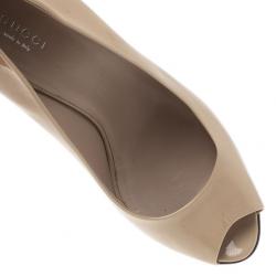 Pre Owned Gucci Beige Patent Bamboo Heel Peep Toe Platform Pumps Size 39.5