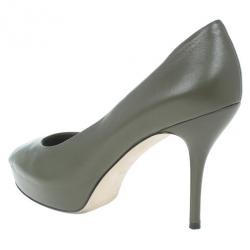 مملوكة مسبقًا Gucci Green Leather 'Sofia' Peep Toe Platform Pumps Size 38.5