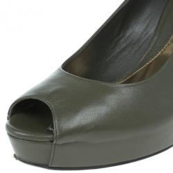 مملوكة مسبقًا Gucci Green Leather 'Sofia' Peep Toe Platform Pumps Size 38.5