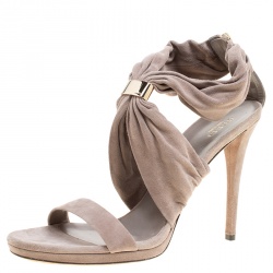 مملوكة مسبقًا صندل غوتشي كاري سويدي رصاصي مقدمة مفتوحة نعل سميك مقاس 40.5