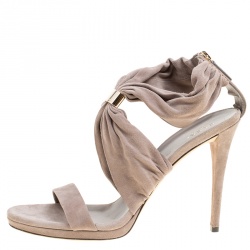 مملوكة مسبقًا صندل غوتشي كاري سويدي رصاصي مقدمة مفتوحة نعل سميك مقاس 40.5