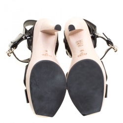 Pre Owned صندل غوتشي جلد أسود لامع بسيور متعاكسة حزام للكاحل مقاس 38.5