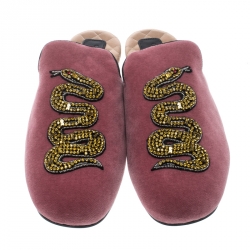 مملوكة مسبقًا Gucci Pink Velvet Crystal Embellished Lawrence Slippers Size 41