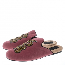 مملوكة مسبقًا Gucci Pink Velvet Crystal Embellished Lawrence Slippers Size 41