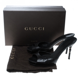 Pre Owned صندل غوتشي جلد ثعبان أسود كعب بامبو نعل سميك مقاس 39.5