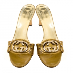 مملوكة مسبقًا Gucci Gold Glitter Patent Leather Britt Open Toe Slides Size 38.5