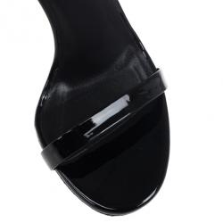 مملوكة مسبقًا Gucci Black Buckled Patent Leather Sandals Size 36