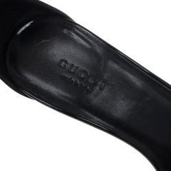 مملوكة مسبقًا Gucci Black Buckled Patent Leather Sandals Size 36