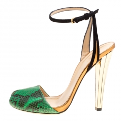 مملوكة مسبقًا صندل غوتشي مقدمة مفتوحة سيور كاحل سويدي مع جلد نقش ثعبان أخضر مقاس 38