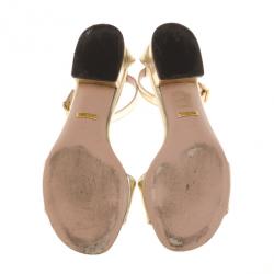 مملوكة مسبقًا Gucci Gold Horsebit Detail Ankle Strap Sandals Size 36.5