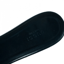 مملوكة مسبقًا حذاء سلايدز غوتشي مقدمة مفتوحة تفاصيل إبزيم جلد أزرق مع كانفاس مطبوع بيج مقاس 38.5