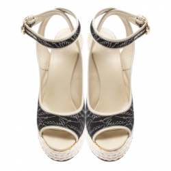 مملوكة مسبقًا صندل غوتشي نعل سميك كعب روكي سير كاحل شعار نوتيكال حواف جلد أبيض وكانفاس أزرق مقاس 38.5