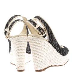 مملوكة مسبقًا صندل غوتشي نعل سميك كعب روكي سير كاحل شعار نوتيكال حواف جلد أبيض وكانفاس أزرق مقاس 38.5