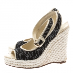 مملوكة مسبقًا صندل غوتشي نعل سميك كعب روكي سير كاحل شعار نوتيكال حواف جلد أبيض وكانفاس أزرق مقاس 38.5