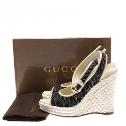 مملوكة مسبقًا صندل غوتشي نعل سميك كعب روكي سير كاحل شعار نوتيكال حواف جلد أبيض وكانفاس أزرق مقاس 38.5