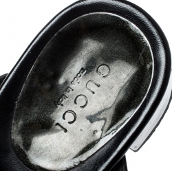 مملوكة مسبقًا صندل بإصبع غوتشي سير سلسلة جلد لامع أخضر زيتوني ميتالك مقاس 37.5