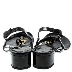 مملوكة مسبقًا صندل بإصبع غوتشي سير سلسلة جلد لامع أخضر زيتوني ميتالك مقاس 37.5