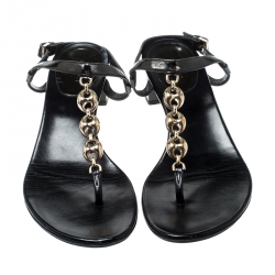 مملوكة مسبقًا صندل بإصبع غوتشي سير سلسلة جلد لامع أخضر زيتوني ميتالك مقاس 37.5