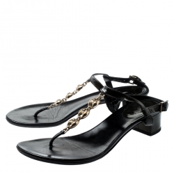 مملوكة مسبقًا صندل بإصبع غوتشي سير سلسلة جلد لامع أخضر زيتوني ميتالك مقاس 37.5