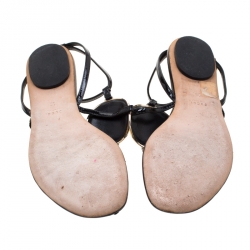 مملوكة مسبقًا Gucci Black Patent Leather Logo Buckle Flat Thong Sandals Size 36