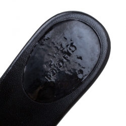 مملوكة مسبقًا Gucci Black Patent Leather Logo Buckle Flat Thong Sandals Size 36