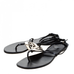 مملوكة مسبقًا Gucci Black Patent Leather Logo Buckle Flat Thong Sandals Size 36