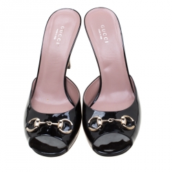 Pre Owned صندل سلايد غوتشي هورسبيت مقدمة مفتوحة جلد أسود لامع مقاس 39